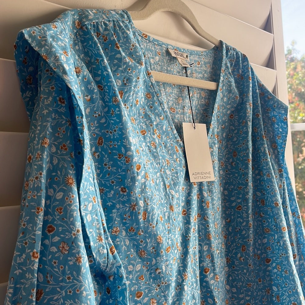 Women blouse size L, lightweight floral patterns - Picture 4 of 9